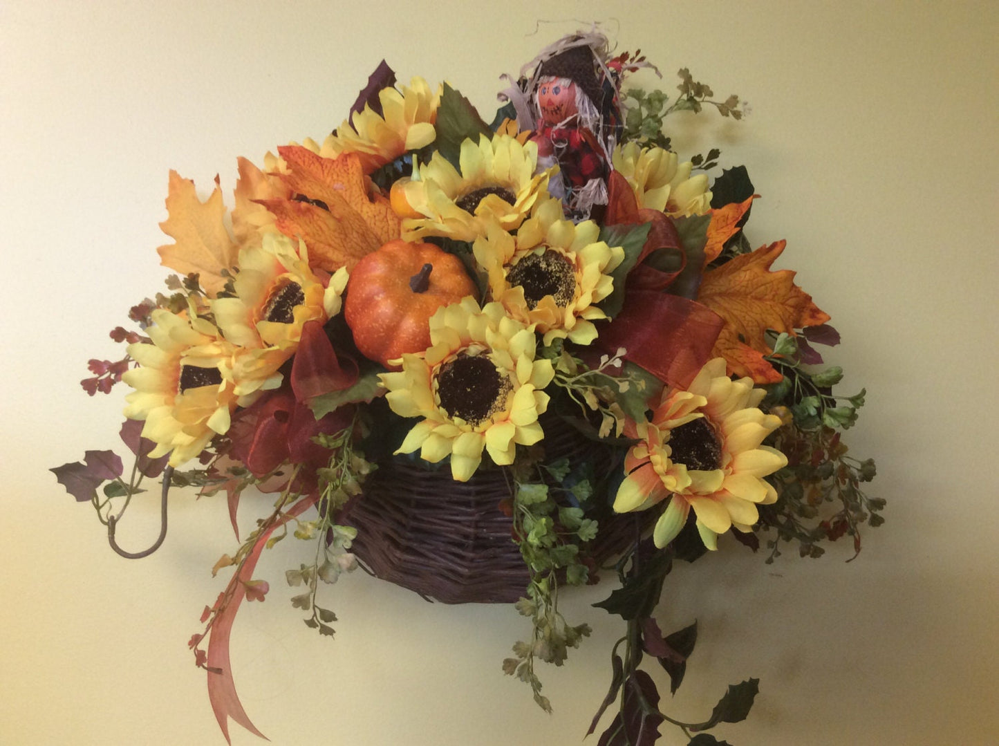 Front Door Decor, Artificial Fall Flower Decoration, Sunflower Wall Decor, Autumn Arrangement, Sunflowers and Scarecrow, Made in Canada