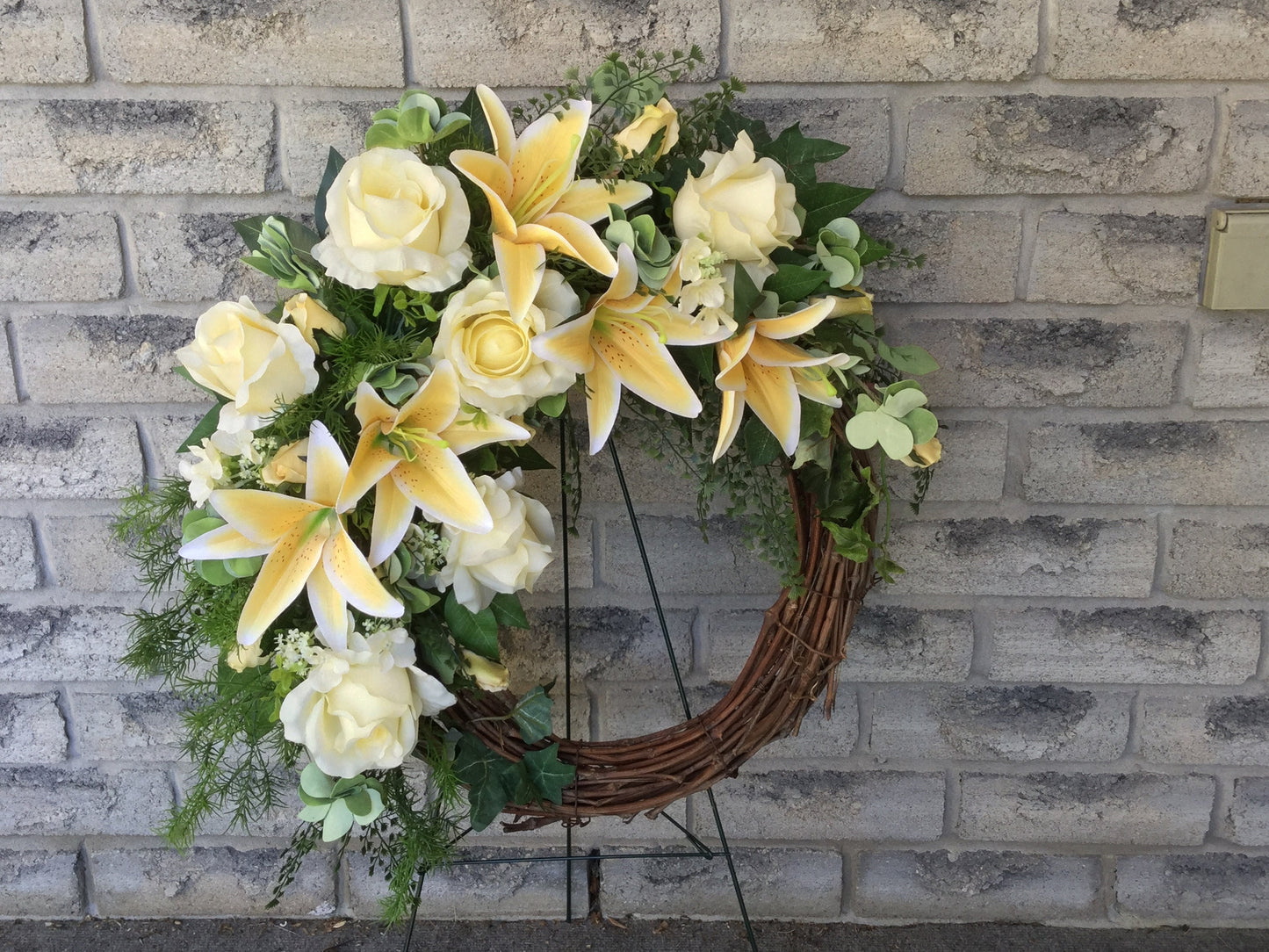 Summer Wreath, Yellow and White Floral Wreath, Front Door Wreath, Artificial Flower Wreath, Spring Wreath, Door Decoration, Made in Canada