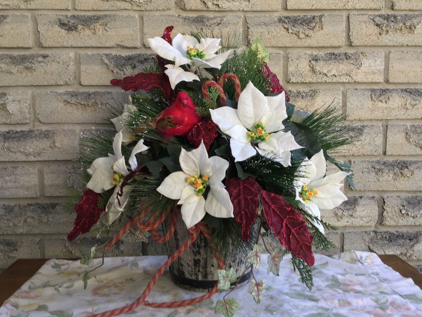 Front Door Decor, Artificial Christmas Flower Decoration, Wall Decor, Christmas Arrangement, Poinsettias and Evergreens, Made in Canada